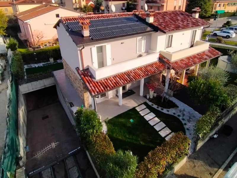 VILLETTA A SCHIERA PESCHIERA DEL GARDA (VERONA)